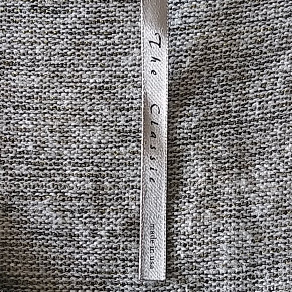 The Classic Cropped Graphic Sweater - Picture 6 of 7